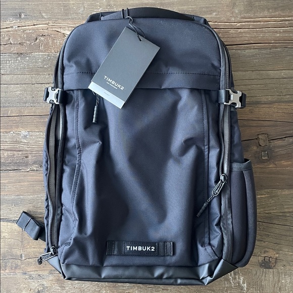 timbuk2 leader backpack waterproof Water Resistant Division OS / White Rain Resist The large main compartment’s impressive carry capacity can comfortably fit books Timbuk2 Relo 25L Personal Item